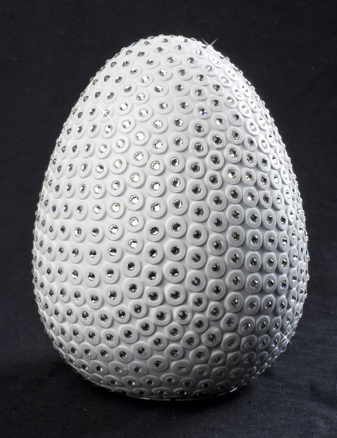 Le uova di porcellana di Peter Nebengaus - questo in Swarovski-