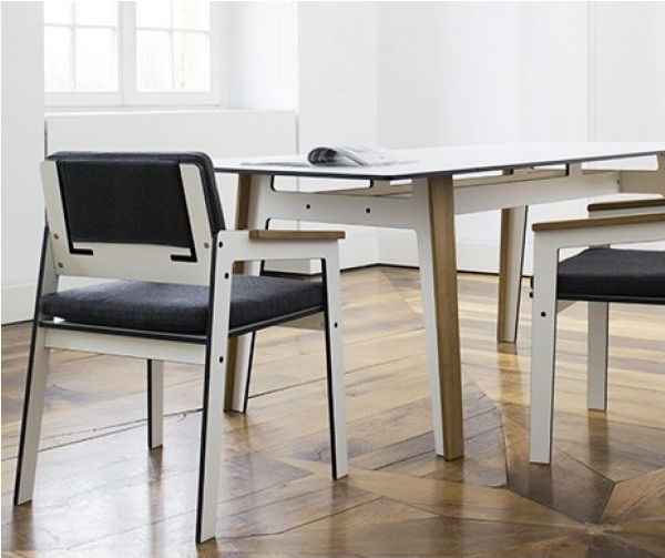 JIG SQUARE TABLE di Maly Hoffmann Kahleyss per Conmoto