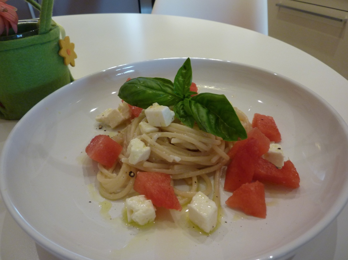 Spaghetti- feta, cocomero e basilico by arredoeconvivio